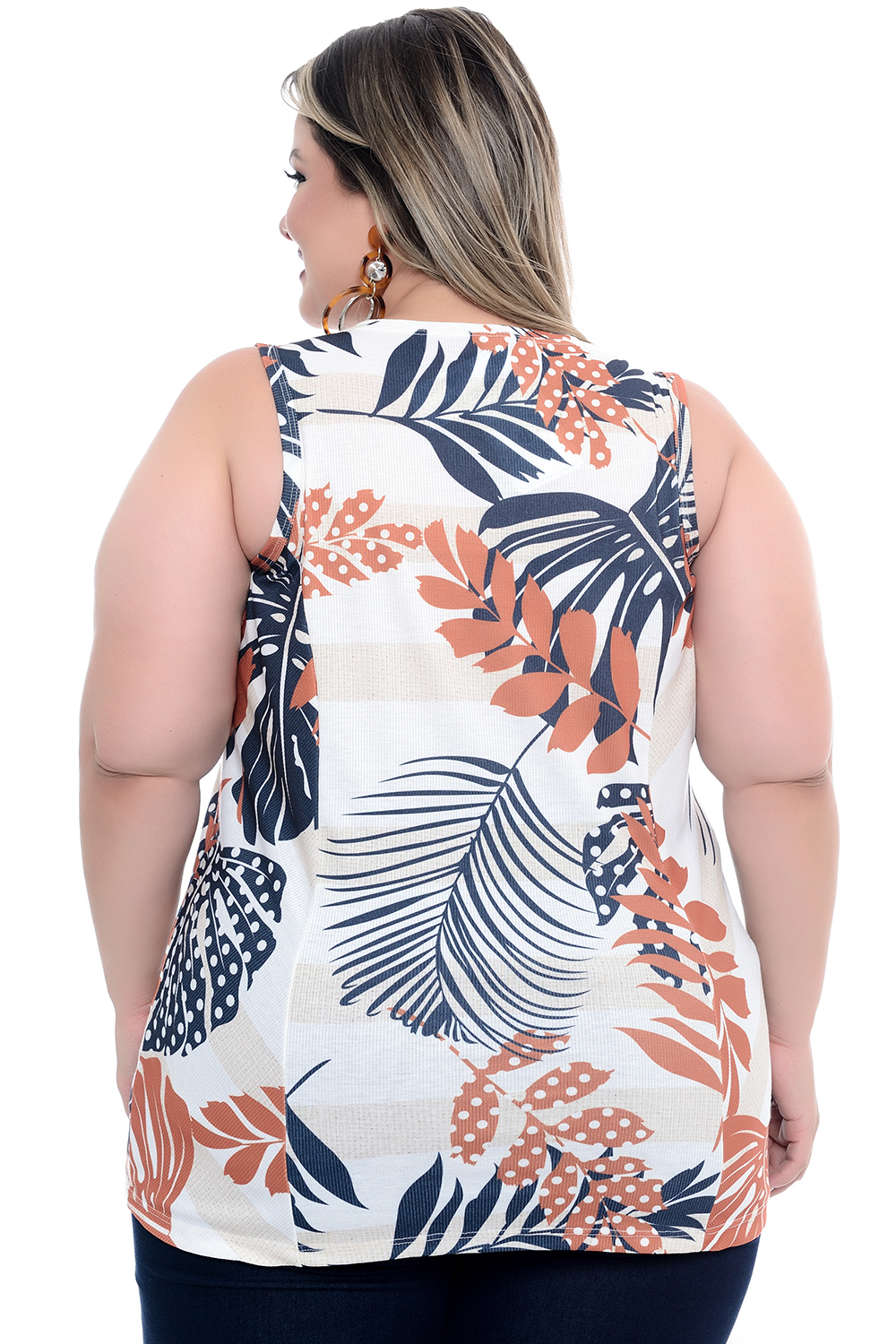 VK Moda Plus Size - Loja virtual - Regatinhas: as peças essenciais que você  precisa ter no armário para entrar no mood do verão! ☀️ Compre a regata  aqui