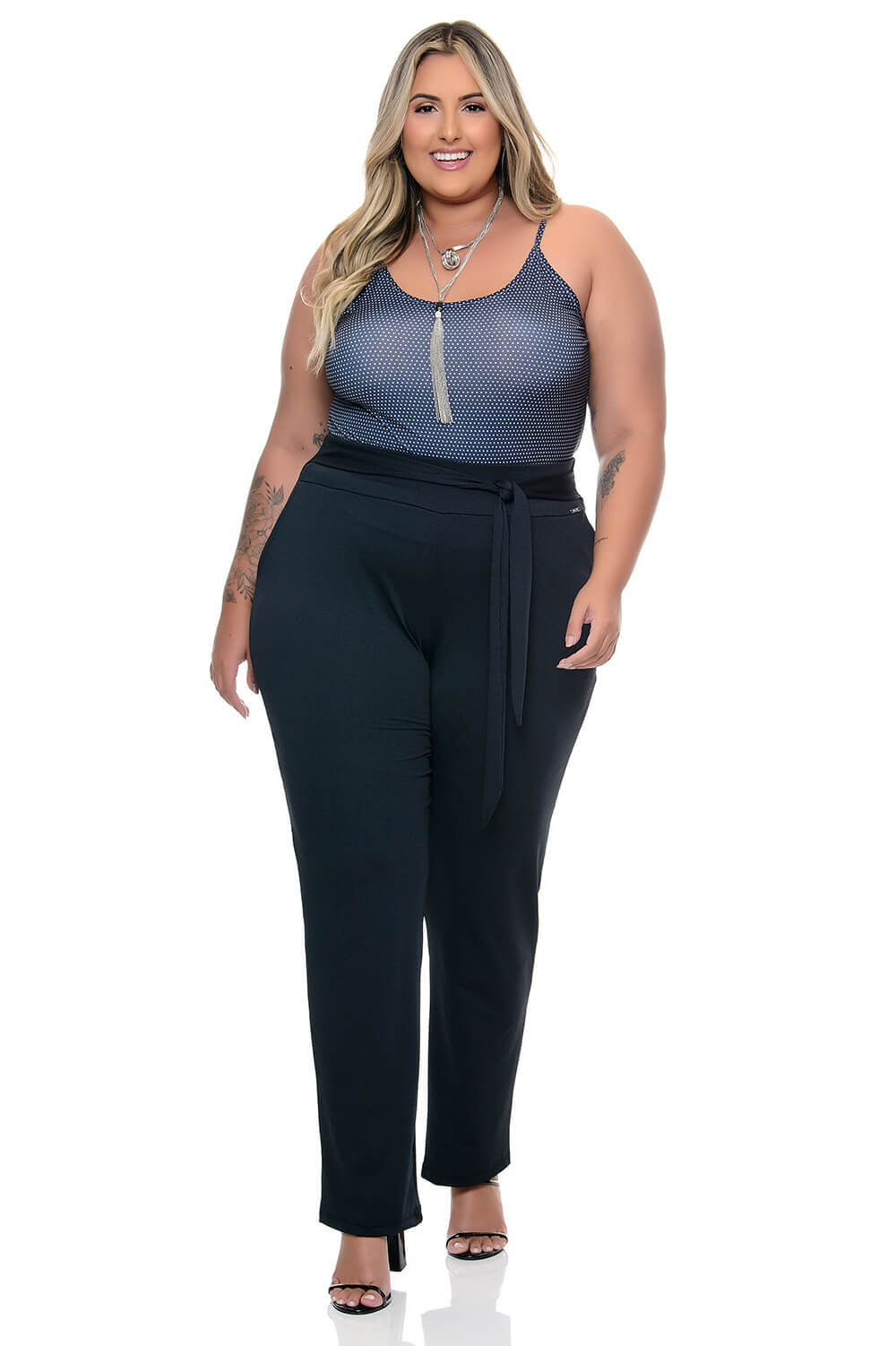 VK Moda Plus Size - Loja virtual - Regatinhas: as peças essenciais que você  precisa ter no armário para entrar no mood do verão! ☀️ Compre a regata  aqui