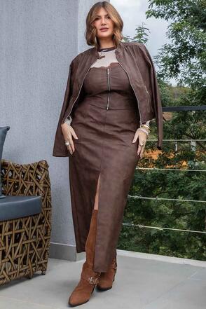 Jaqueta Plus Size em corino com zíper marrom