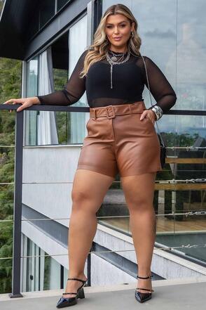 Short Plus Size em Corino - Marrom