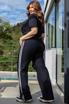 T-shirt Plus Size em Algodão Preta