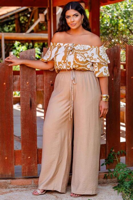 Calça Plus Size Pantalona Lisa Bege