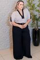Camisa Plus Size Bicolor Decote V Preta