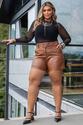 Short Plus Size em Corino - Marrom