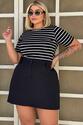 T-shirt Plus Size Listrada em Malha Crepe