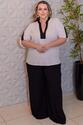 Camisa Plus Size Bicolor Decote V Preta